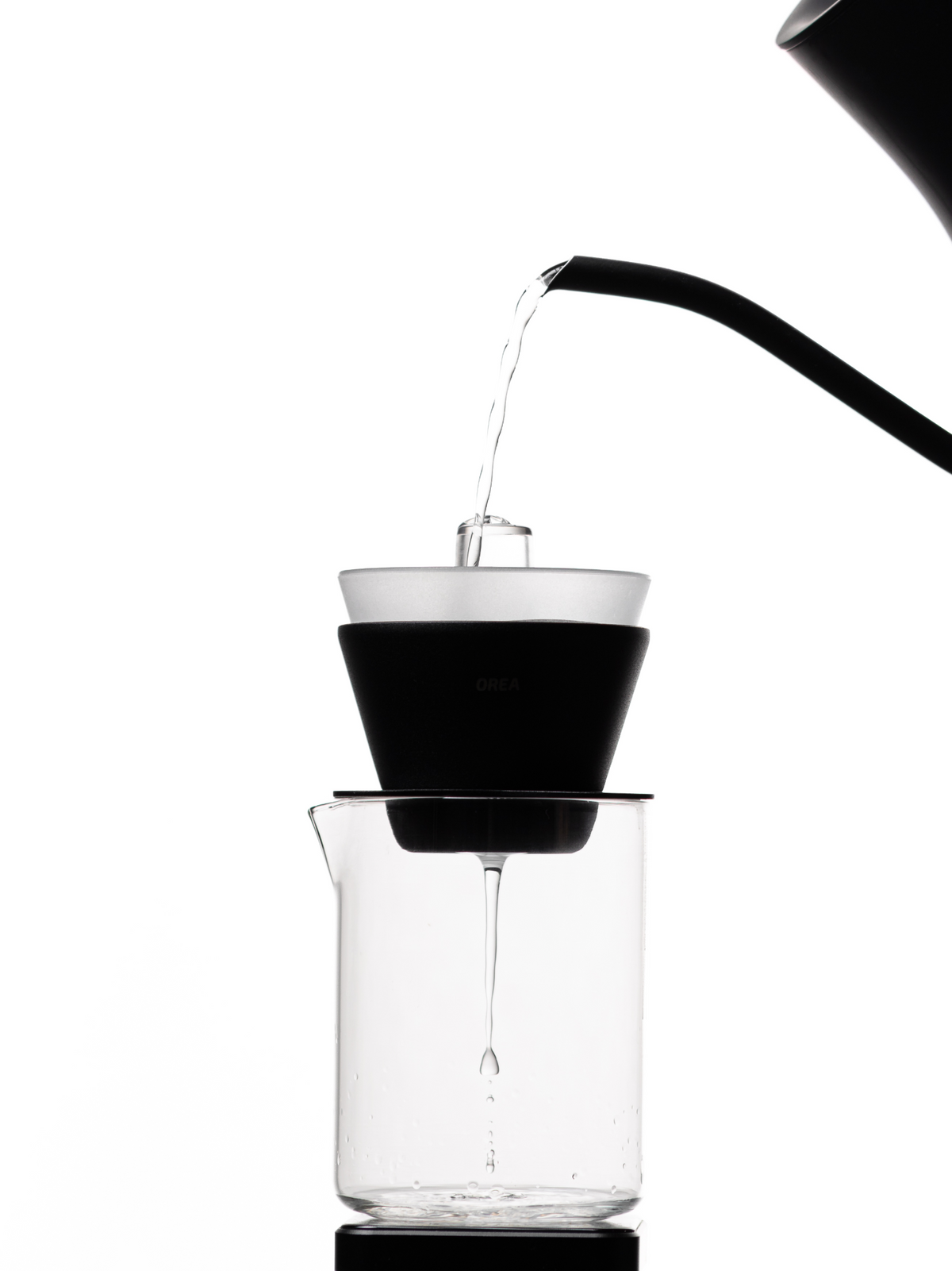 Pouring water through the Orea Neo Negotiator to wet the filter